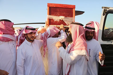 بالصور.. "سبق" ترصد لحظة وصول طائرة الشهيد "آل فاران" إلى السليل