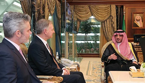 وزير الداخلية يستقبل القائم بالأعمال في سفارة الولايات المتحدة بالمملكة