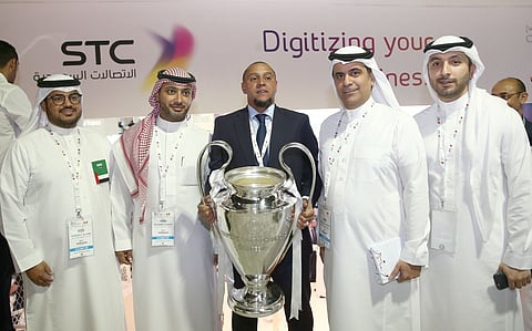النجم البرازيلي "روبرتو كارلوس" يوجه نصائحه للمنتخب السعودي من منصة STC