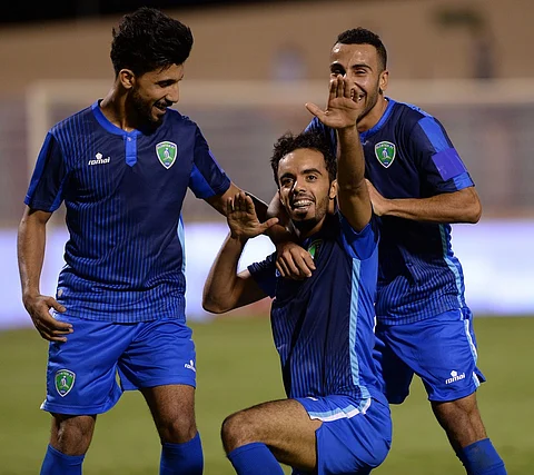 الدوري السعودي: رغم الطرد .. الفتح يكسب القادسية بهدفين