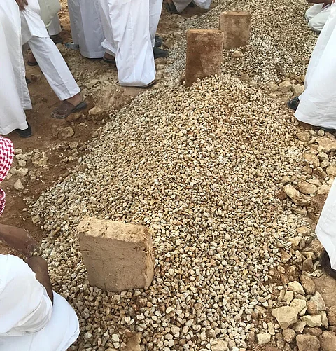 جموع غفيرة تشيّع ضحايا "حريق الملقا" ووالدة "بطل محطة الوقود"