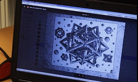 باحثون بجامعة الملك عبدالله يكتشفون تقنية متطورة لطلاء متغير الألوان