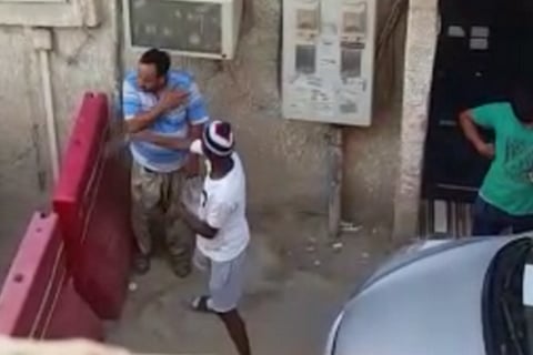 مصادر: القبض على شخصين اعتديا على مقيم وسلباه بجرأة في الرياض