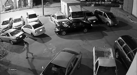 بالفيديو .. مجهولون يستولون على جوالات بمليون ريال في محايل