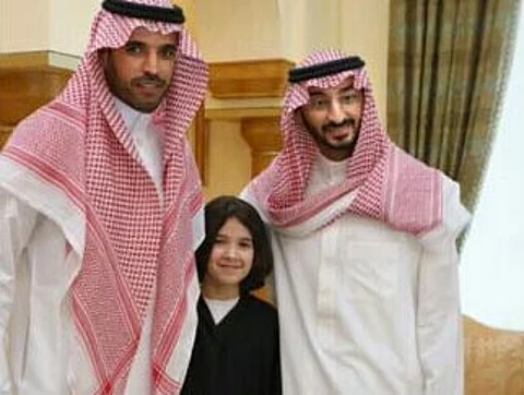 أمير مكة بالإنابة لبطلة تحدي القراءة "شذا الطويرقي": نحنُ نراك الأولى.. ورفعتي رؤوسنا