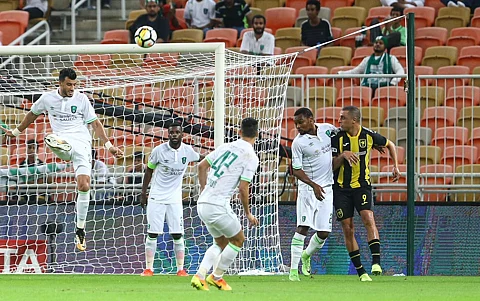 الأهلي يتربع على صدارة الترتيب والرائد يقبع في النهاية