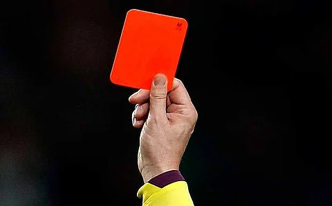الإيقاف يعصف بثلاثة لاعبين عن منافسات الجولة الثامنة للدوري السعودي