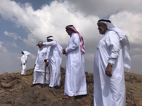 قبائل ربيعة ورفيدة وبني ثوعة يواجهون مدير طرق عسير بحزمة من الطلبات