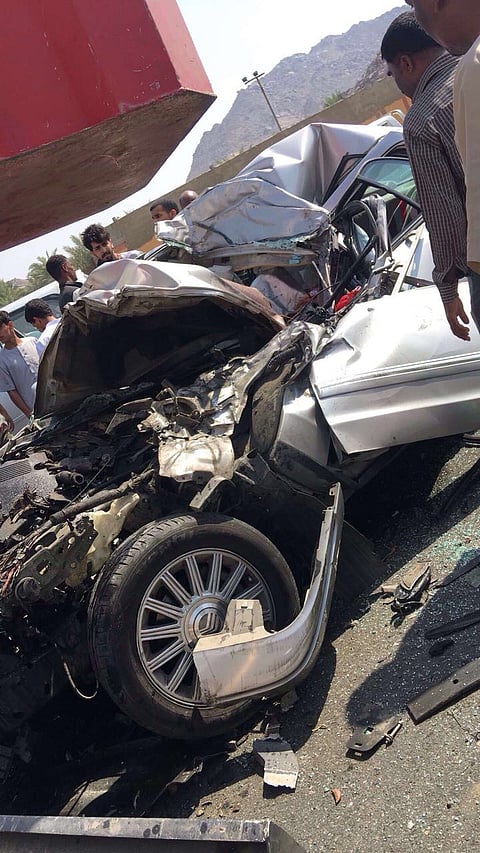 مصرع مُعلِّم في حادث سير بشرائع مكة .. وشهود عيان: إنه الجوّال