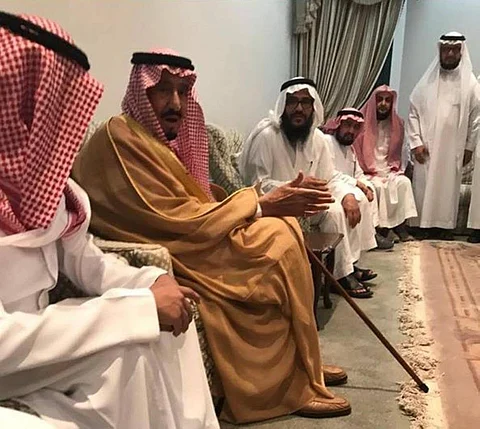 خادم الحرمين الشريفين يعزي أسرة الشيخ صالح السدلان