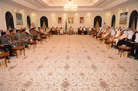 أمير عسير يلتقي أصحاب الفضيلة ومديري الإدارات الحكومية في المنطقة
