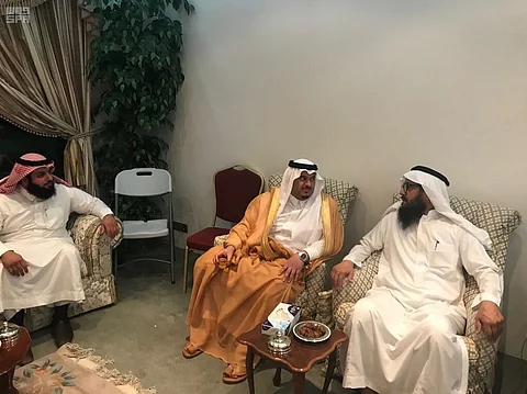 نائب أمير الرياض يقدم العزاء في وفاة الشيخ السدلان