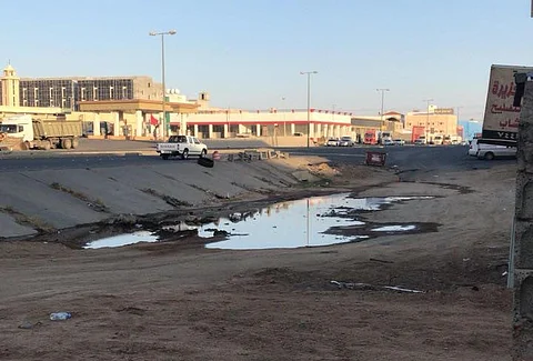 إغلاق عبّارة تصريف سيول يهدِّد فندق مستثمر حاول منع الضرر.. ففوجئ بتوجيه الأمانة