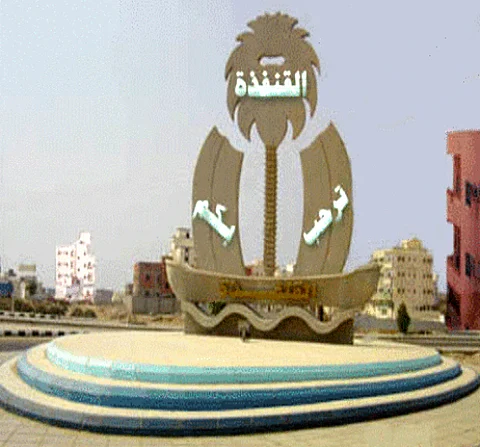 القبض على لص المحال التجارية بعد تنفيذه جرائم عدة في القنفذة