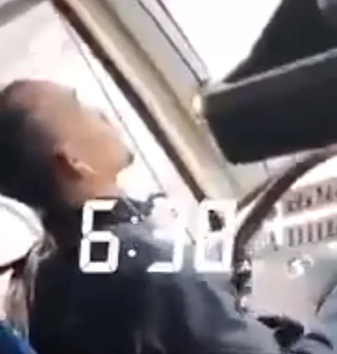 مرور المدينة يقبض على قائد حافلة مدرسية غلبه النعاس عند إيصاله الطالبات