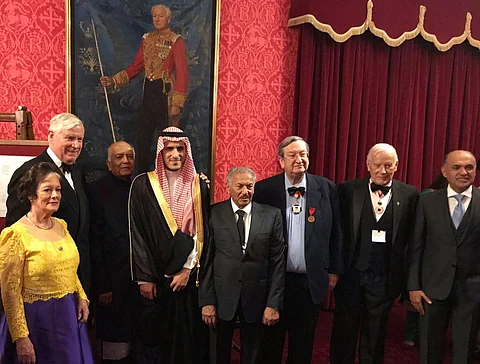 "السلام والازدهار العالمية" تمنح جائزتها لعبداللطيف الفوزان