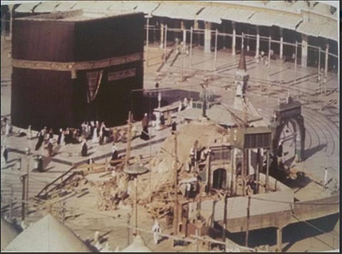 بالصور.. تعرف على أبرز مراحل تطوير "بئر زمزم" في 56 عاماً و10 من أسمائه