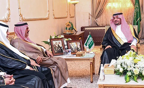 أمير الشمالية يشدد على بناء شخصية طالبات الجامعة لوقف قرار الزي الموحد