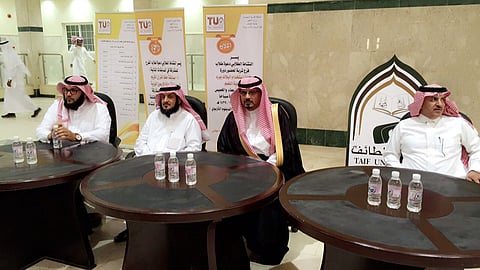 "بن قعيد" يلتقي 400 شاب بجامعة تربة لتفعيل "كيف نكون قدوة 2"