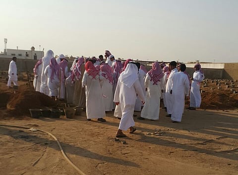 وفاة أكبر معمر بمحافظة ينبع بعد معاناته مع المرض.. والأهالي يشيعون جثمانه