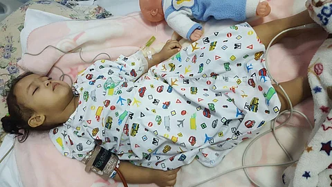 سرطان الدم يخطف طفولة "منيرة" ووالدتها تناشد إنقاذ حياتها
