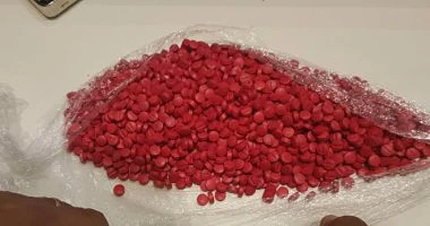 بعد احتجاز سائحة.. "المسكِّن القوي" يسبِّب أزمة للبريطانيين في مصر
