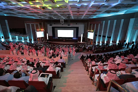 مطالبات بتوطين 20 ملياراً سنوياً.. وتمديد صلاحية الأدوية