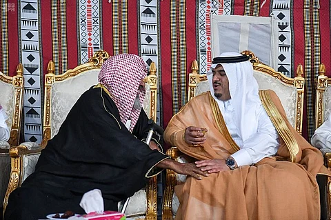 نائب أمير الرياض يقدم واجب العزاء لأسرة العقيد "السهلي"