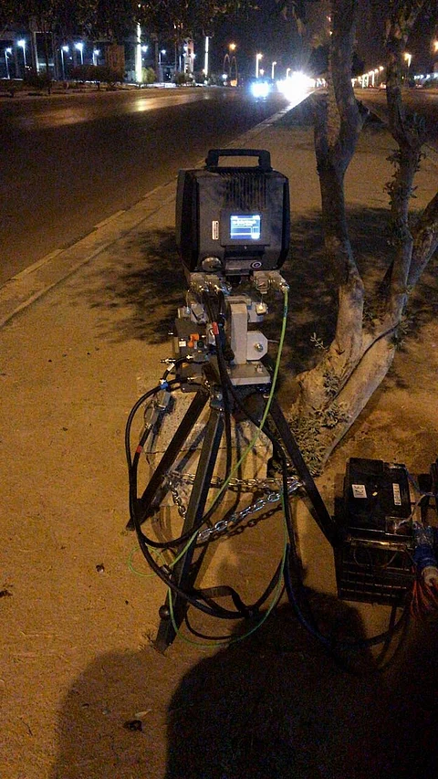 شاهد.. كاميرات "الترايبود" صعبة الاكتشاف تدخل الجوف لضبط متجاوزي السرعة