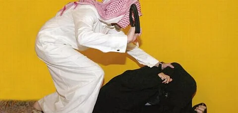 العنف الأسري.. ظاهرة تصدّت لها السعودية بعقاب وإيواء وتدخل سريع