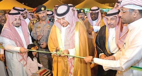 منصور بن مقرن.. الأمير الذي لم يهدأ..7 أشهر سجلت له الحب والولاء