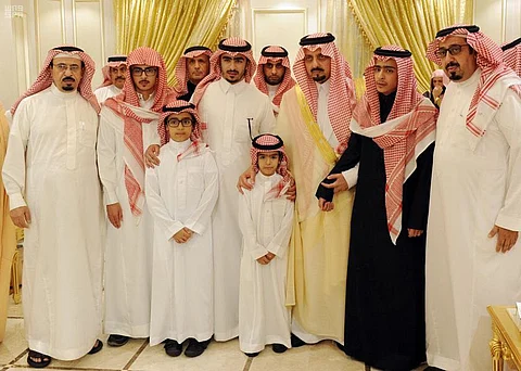 شاهد.. أسرة "المتحمي" تعزي أمير عسير "أتى ليعزيهم فكان المعزَّى"
