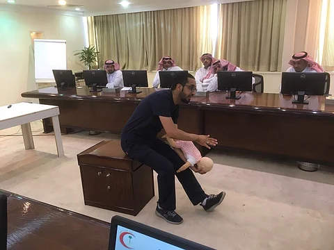 "هلال الباحة" يقيم محاضرة في الإسعافات الأولية لمنسوبي "STC"