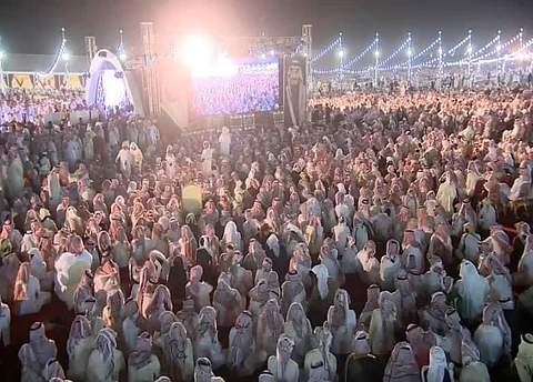 شاهد .. قبائل قحطان تكرم "ابن شافي" بعد سحب جنسيته من قِبل تنظيم الحمدين