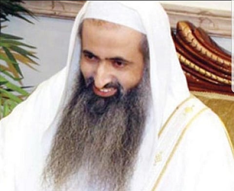 إيقاف "الحواشي" إمام الجامع الكبير بخميس مشيط عن الإمامة والخطابة