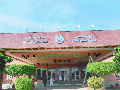 تسمم 4 نساء من أسرة واحدة بعد تناول وجبة بأحد مطاعم محايل