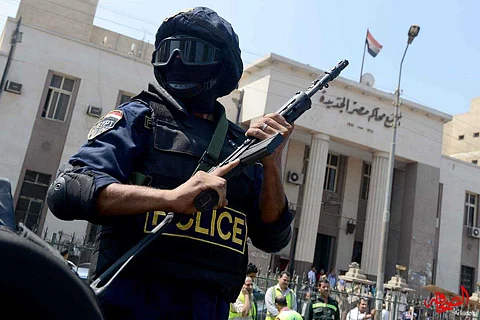 مصرية تحرِّض بلطجية للاعتداء على مسن سعودي لإجباره على طلاقها