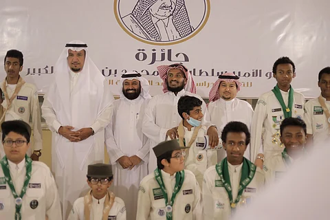 شاهد.. "معهد العاصمة" يسلّم طلابه جائزة "سلطان بن محمد" للتفوق الدراسي