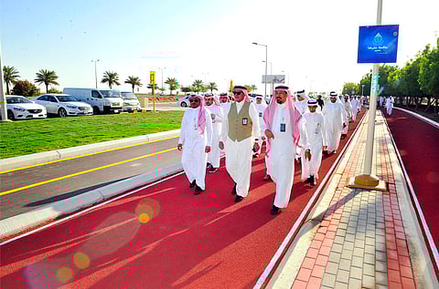 "نصيف" يفتتح حديقة أشجار النيم الرياضية بملكية ينبع