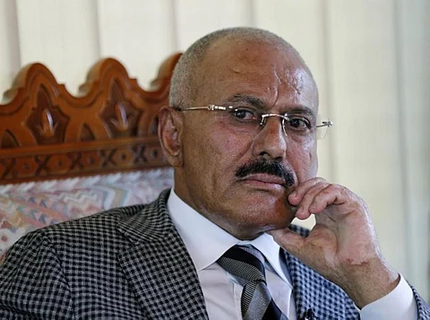 مليشيات الانقلاب تجمد صلاحيات وزراء المخلوع وتسيطر على سوق النفط