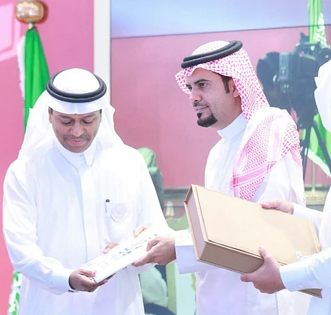 جامعة جدة تكرم "مشاط" وتنظم معرضاً عن إنجازاتها في عام