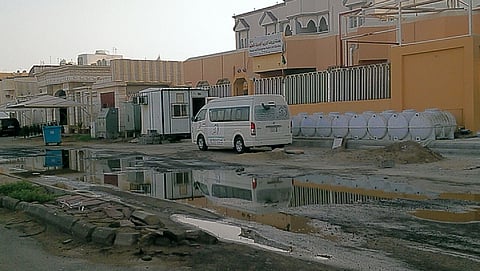 مياه الصرف والروائح تحاصر روضة أطفال بمخطط 5 بجازان