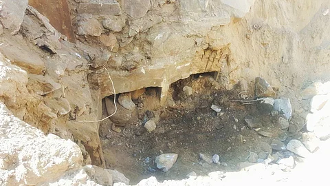 بلدية تنومة تعثر على العبَّارة المعتدى عليها من قِبل أحد المسؤولين على عمق 6.5 م