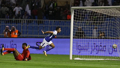 "الهلال" يضيق الخناق على "الأهلي" في الصدارة .. و"النصر" يواصل انتصاراته
