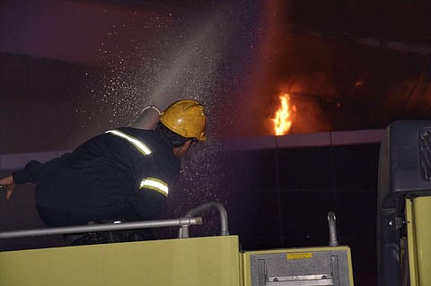 "مدني جدة" يسيطر على حريق "فلامنجو مول"