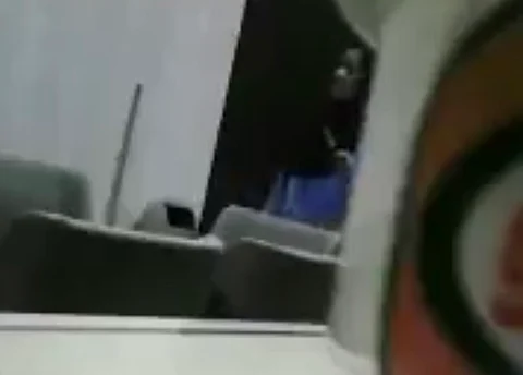 خادمة تنشر فيديو محاولة اغتصابها على يد شاب