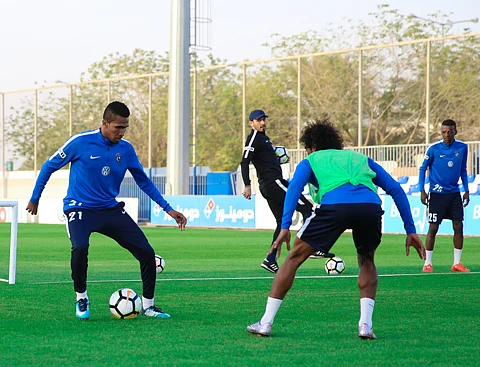 وسط غياب الرباعي .. الهلال يواصل تدريباته لمواجهة الفتح