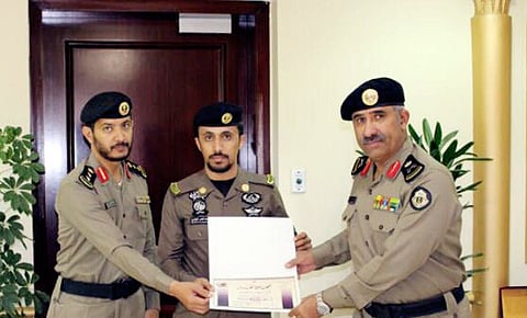 مدير شرطة عسير يكرم "البشري" لتميزه في عمله