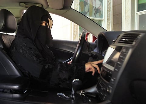 حقيقة أن النساء أكثر التزاما بأنظمة المرور .. البسامي يوضّح والسويِّد ينقل