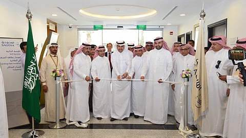 مدير عام الخطوط السعودية يدشن صالة إنهاء إجراءات السفر وقبول الأمتعة بجدة